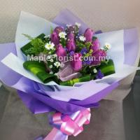 10 Valentines tulips