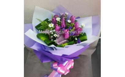 10 Valentines tulips